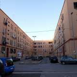 Si tratta probabilmente delle pi� antiche case popolari di Bari. Sono disposte in maniera differente nello spazio: alcune sono a forma di ferro di cavallo
